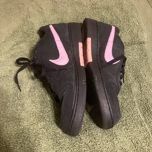 NIKE AIR low top leather black and pink women’s shoes size 9 - Picture 5 of 11